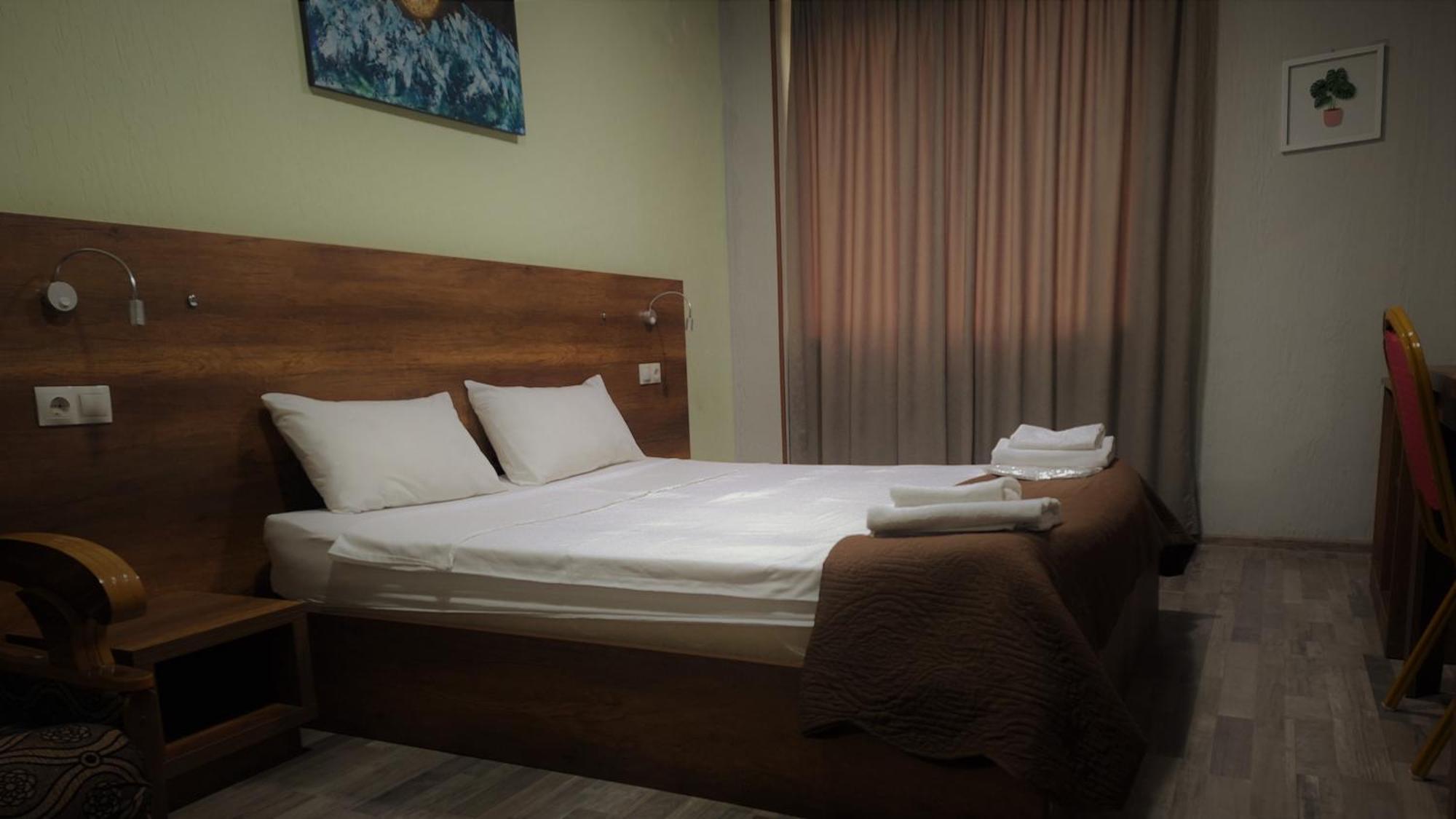 Hotel Georgian Кутаиси Экстерьер фото