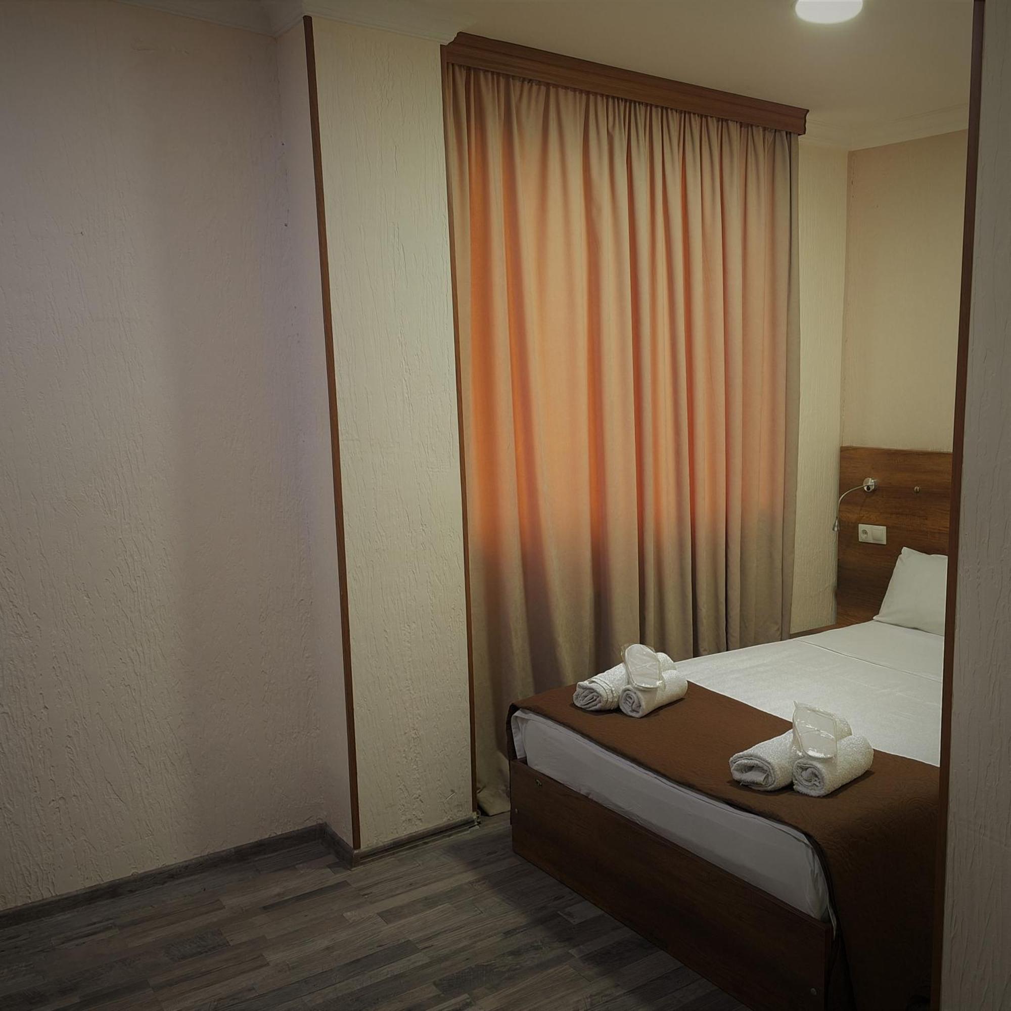 Hotel Georgian Кутаиси Экстерьер фото