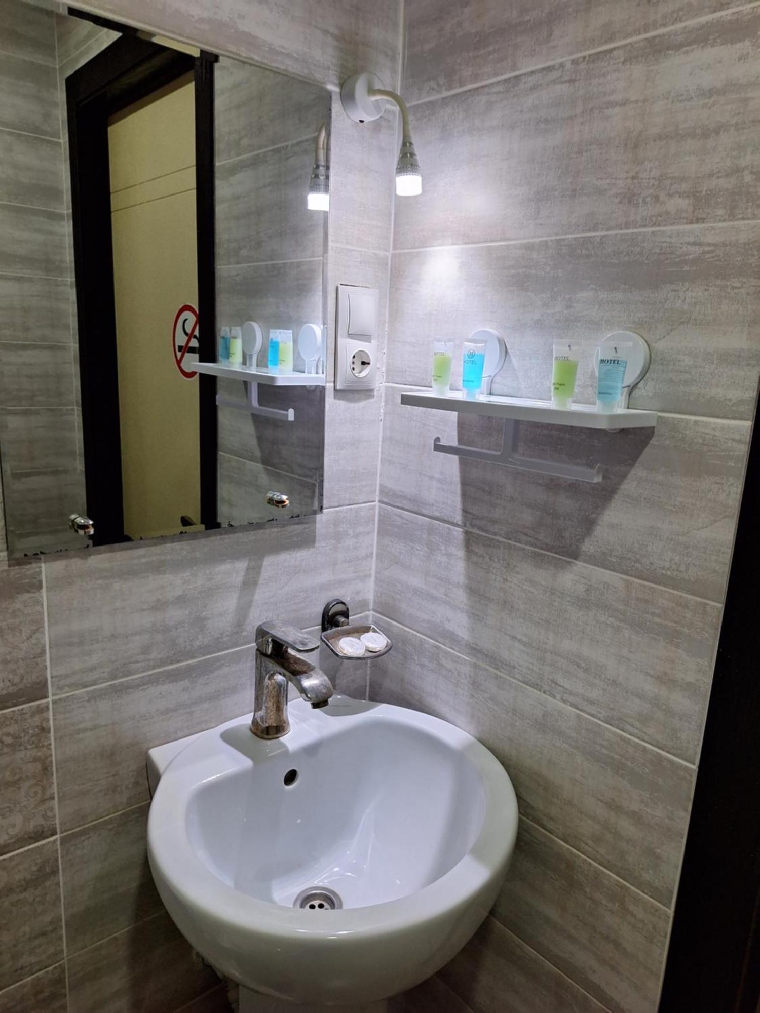 Hotel Georgian Кутаиси Экстерьер фото