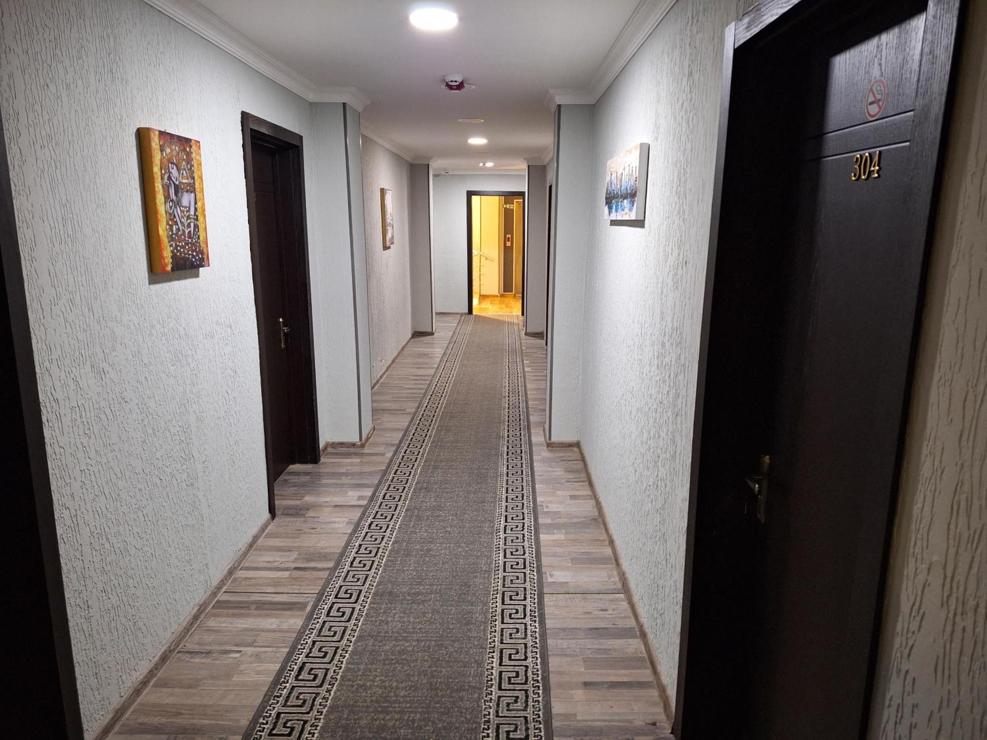 Hotel Georgian Кутаиси Экстерьер фото