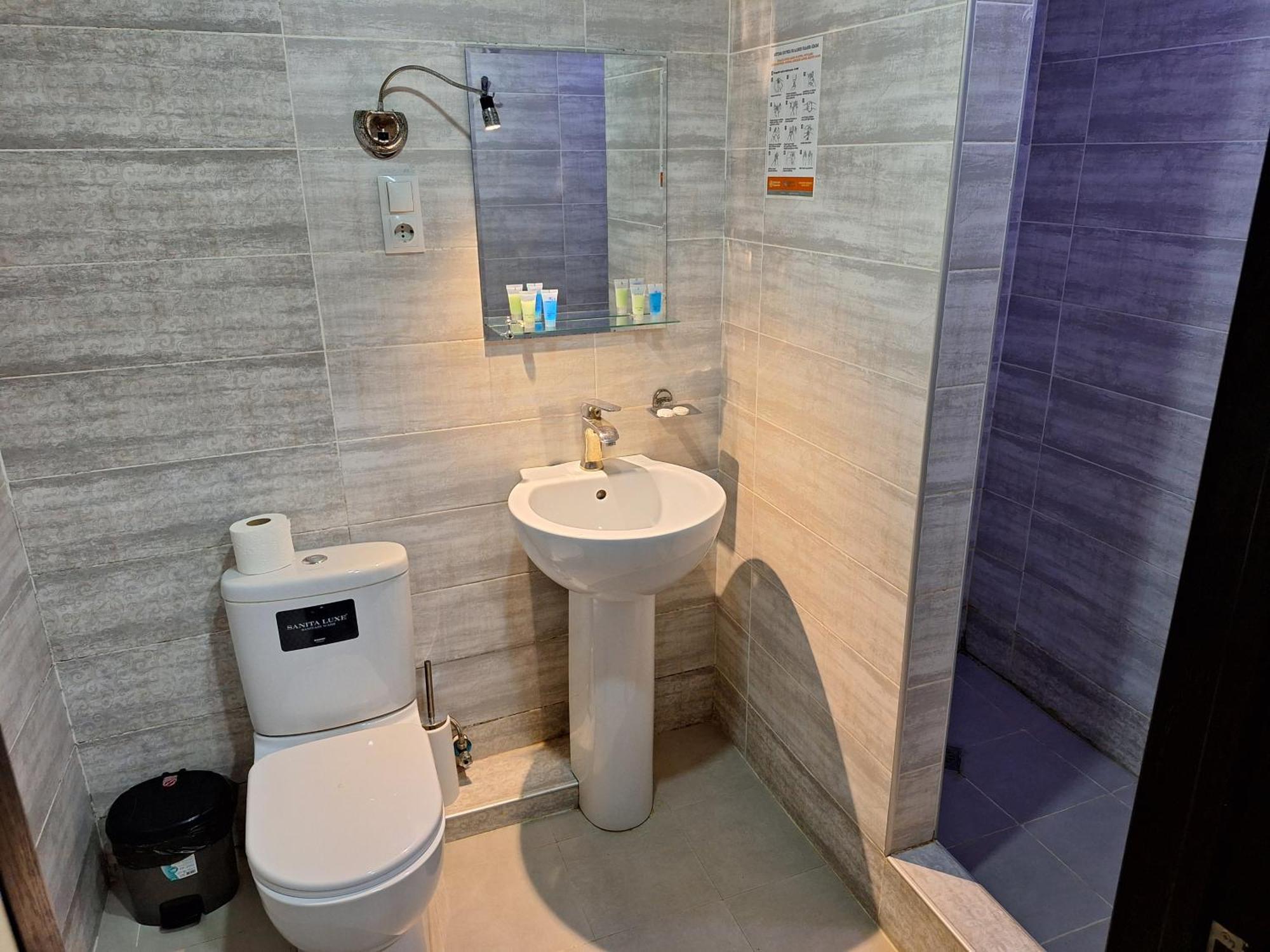 Hotel Georgian Кутаиси Экстерьер фото