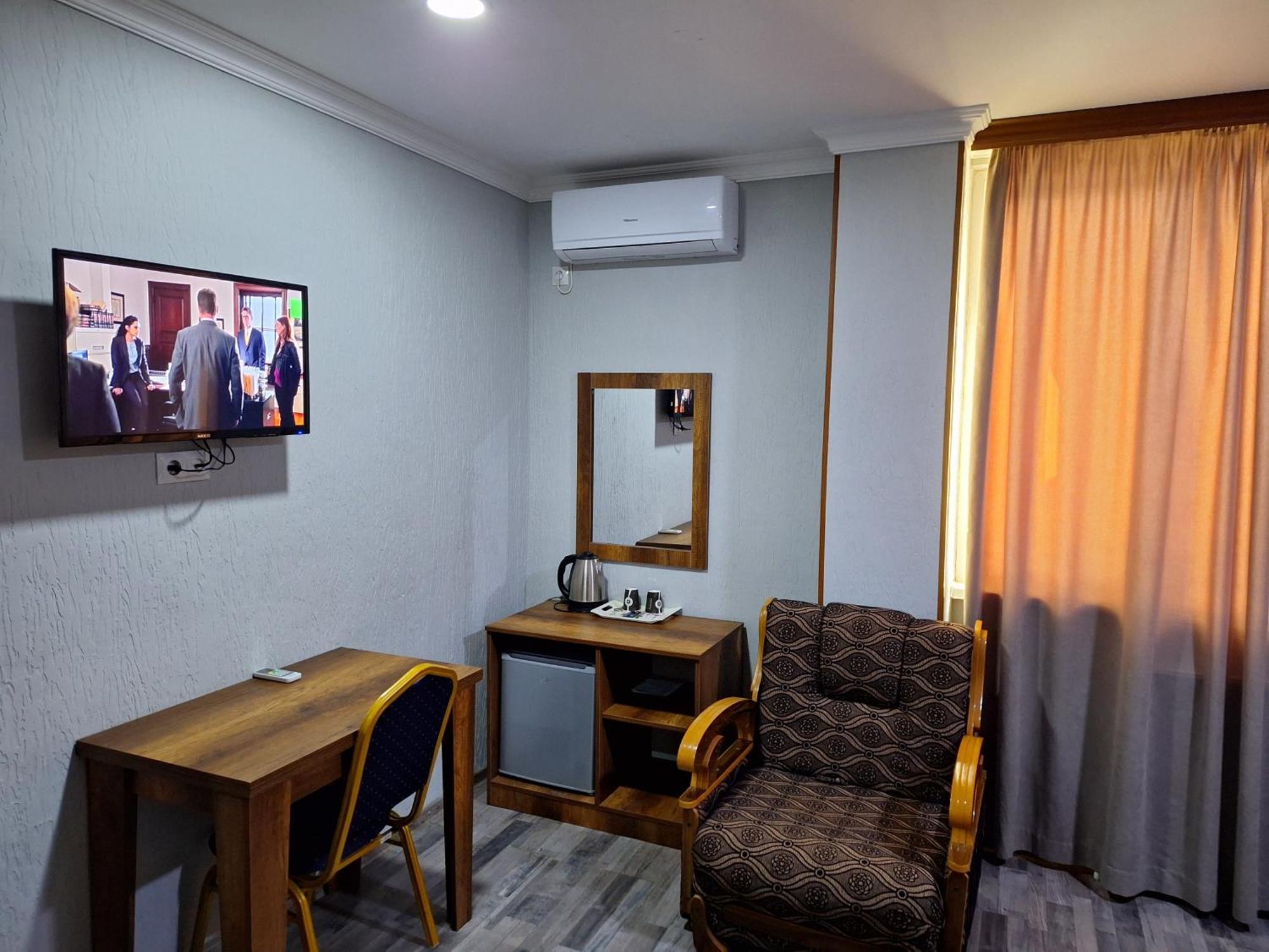 Hotel Georgian Кутаиси Экстерьер фото