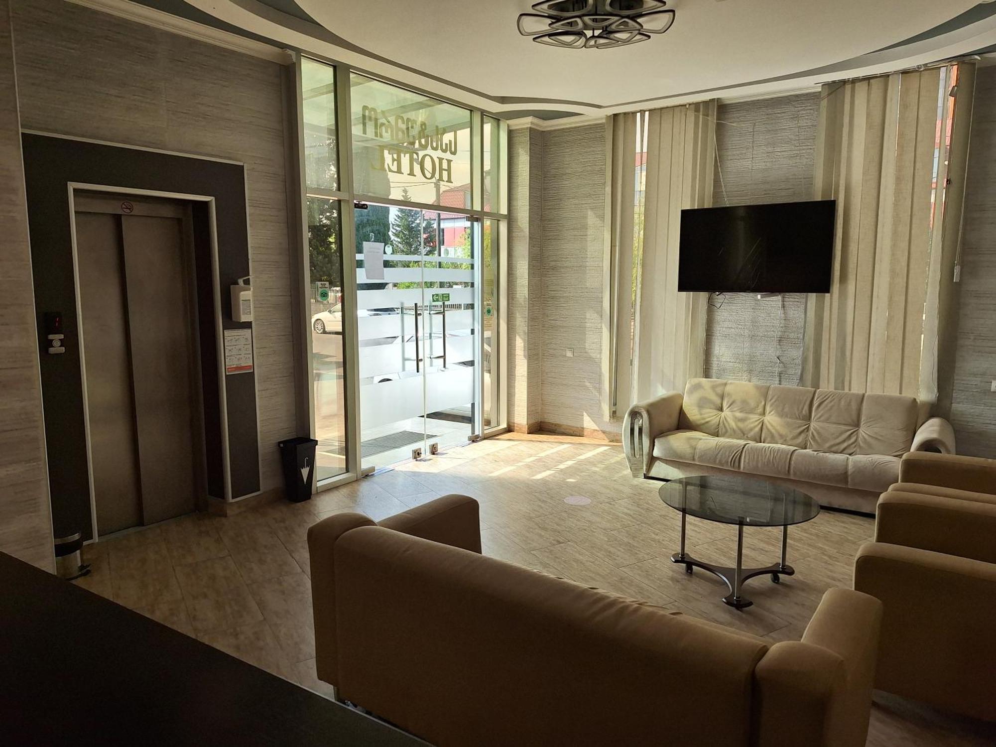 Hotel Georgian Кутаиси Экстерьер фото